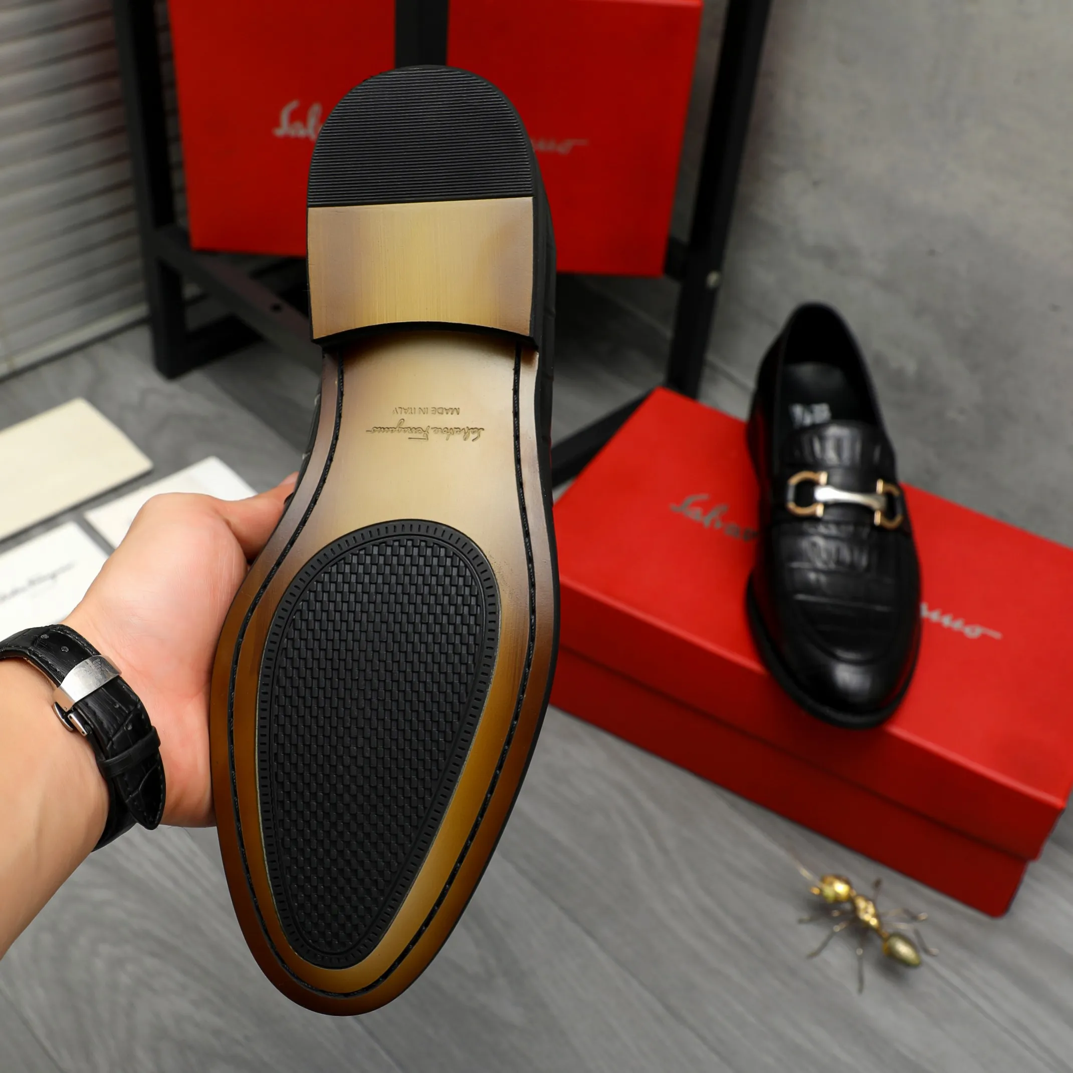 Men's shoes 💰420 Product trademark: Ferragamo " Ferragamo ] Business slip-on leather shoes Regular size: 39-45 (38.46 custom-made, non-refundable) Product materials: Selected stone grain cowhide upper, sheepskin lining, original rubber outsole